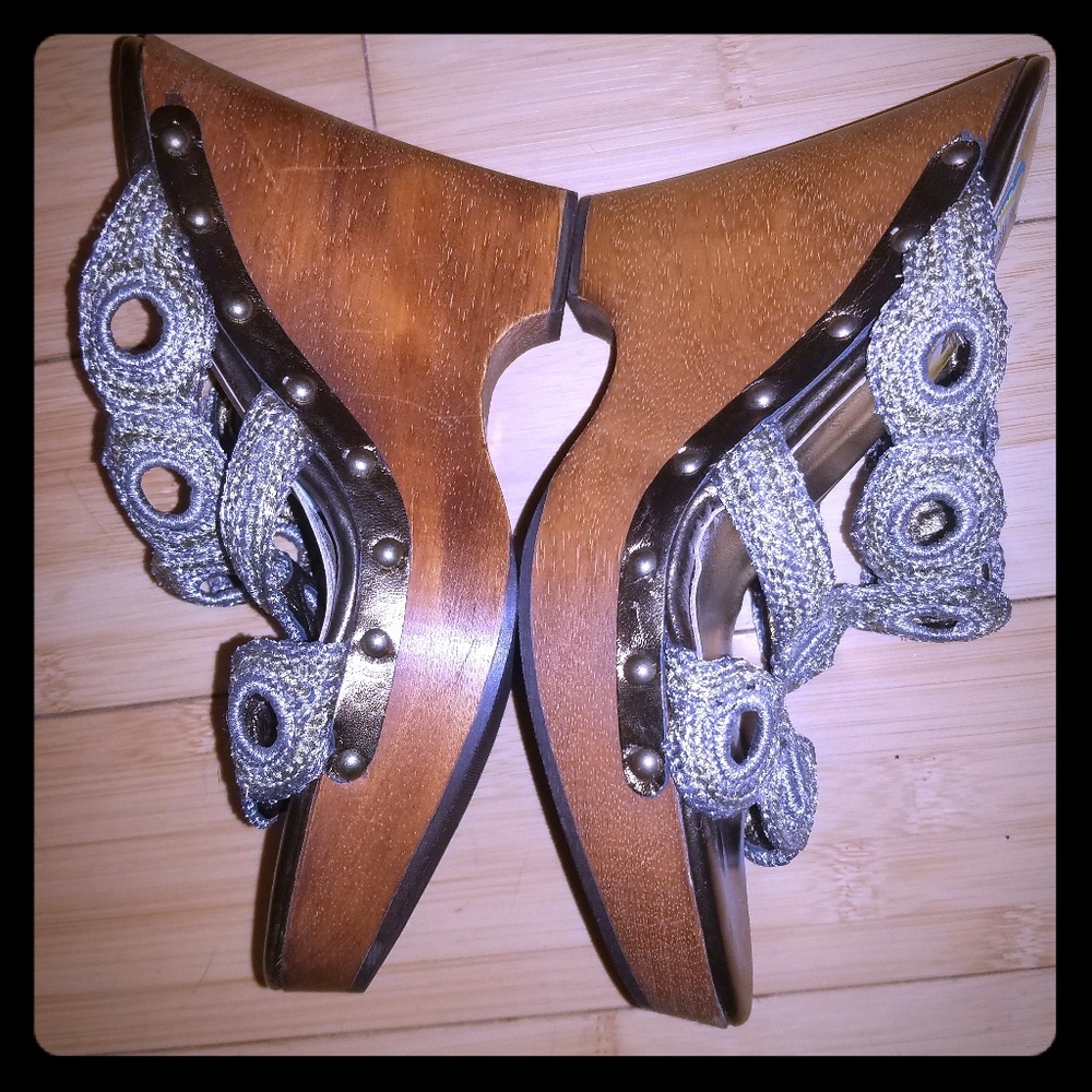 Isabella Fiore Italian Designer Wedge NEW